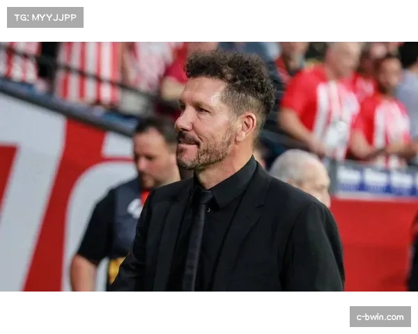 西蒙尼防守组织严密 汉茨科与鲁杰里协同限制对手前锋 西蒙尼防守组织严密 汉茨科与鲁杰里协同限制对手前锋